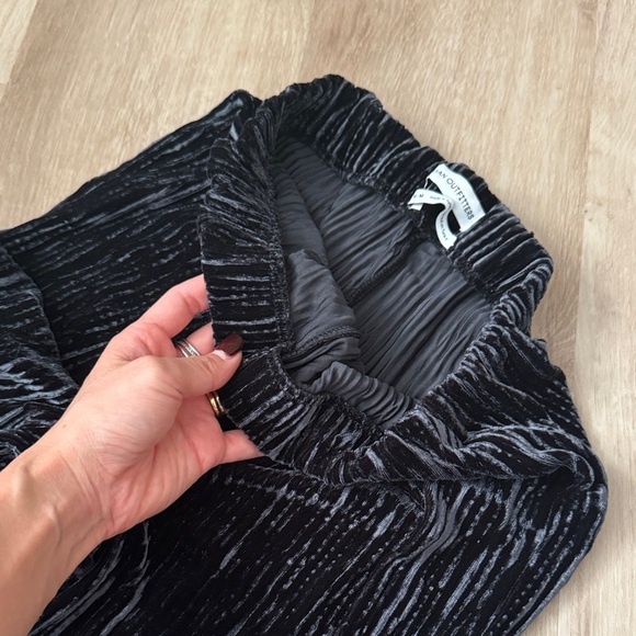 Urban Outfitters Black Velvet Flared Pants sz M - Picture 4 of 4